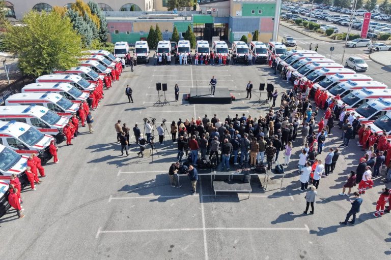 pristignaa-sto-novi-vozila-za-itnata-pomos-zaedno-so-vladata-gi-unapreduvame-uslovite-za-inicijalen-tretman-na-pacientite-uste-pri-transportot-